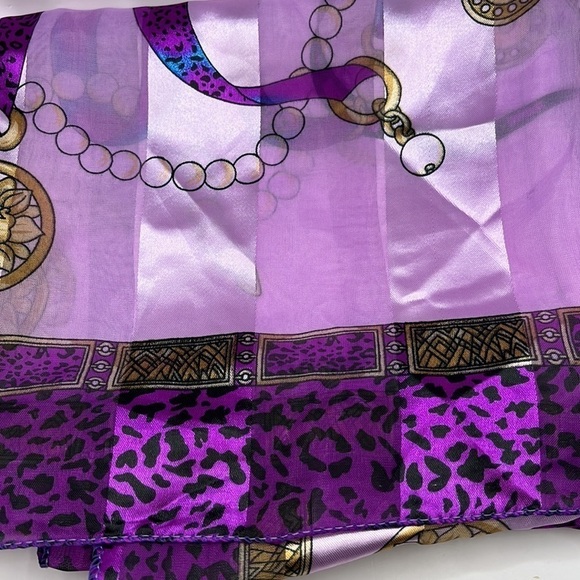 Purple Black Leopard Print Pattern Scarf Gold Tone Chains Sz 36” x 36”  Lavender - Picture 16 of 16
